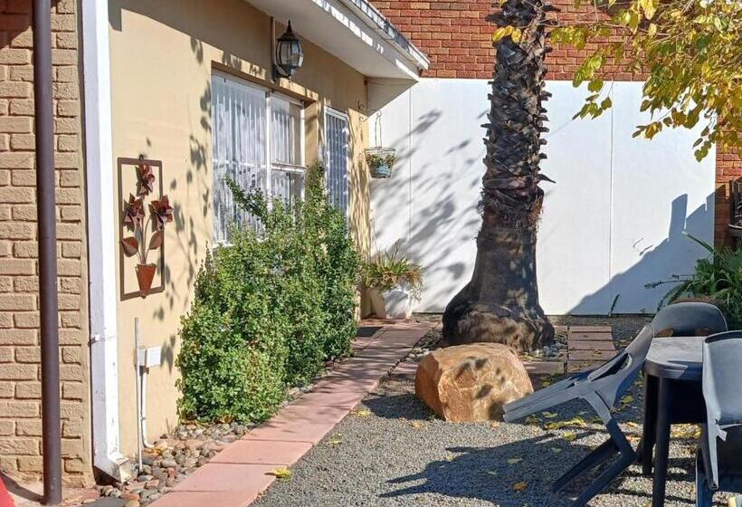 بنسيون The Flower Guest House