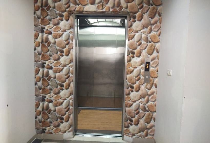 Capital O 93589 Hotel Wongso Syariah