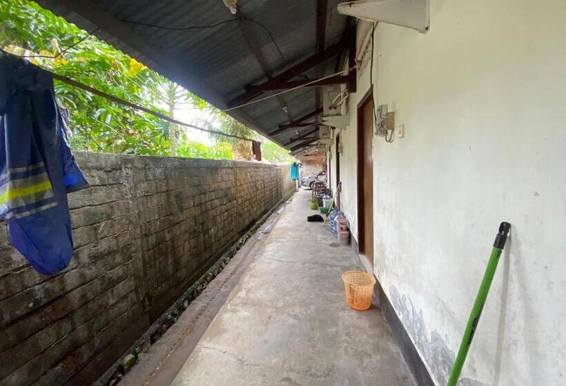 ホテル Oyo 93657 Puri Batu Bolong