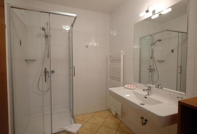 فندق Restaurant Neuhold