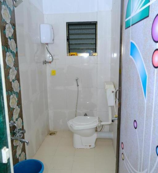 Pensão Aashray Guestroom