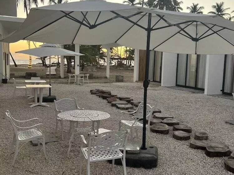 هتل The Palm Bay Club Lodge
