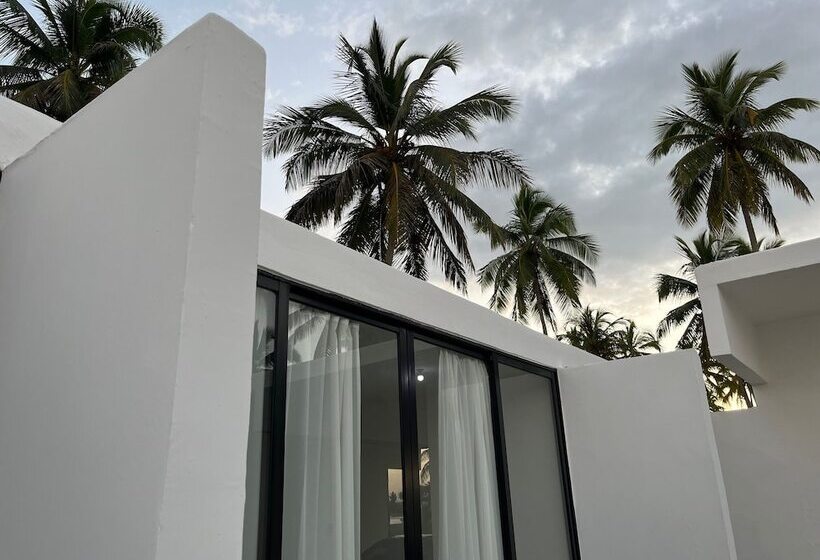 هتل The Palm Bay Club Lodge