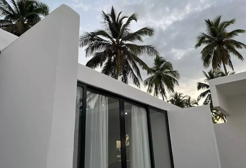 هتل The Palm Bay Club Lodge