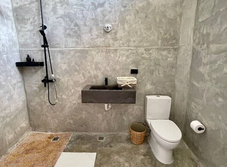 هتل The Palm Bay Club Lodge