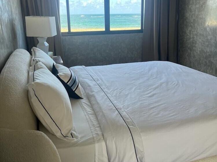 هتل The Palm Bay Club Lodge