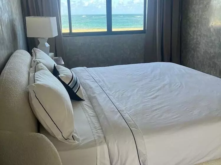 هتل The Palm Bay Club Lodge
