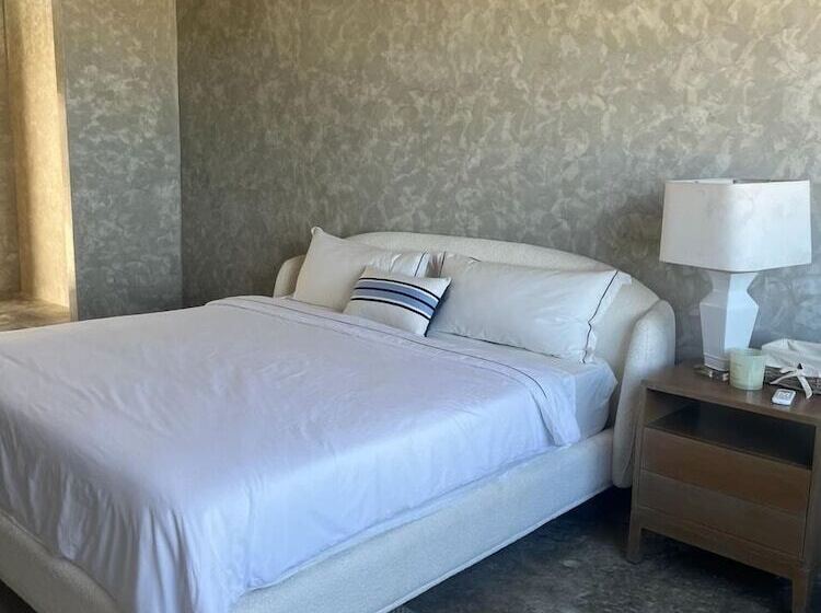 هتل The Palm Bay Club Lodge