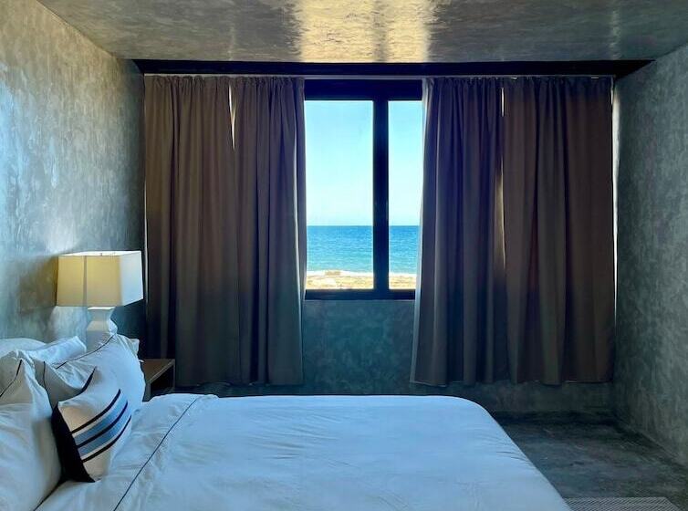 هتل The Palm Bay Club Lodge