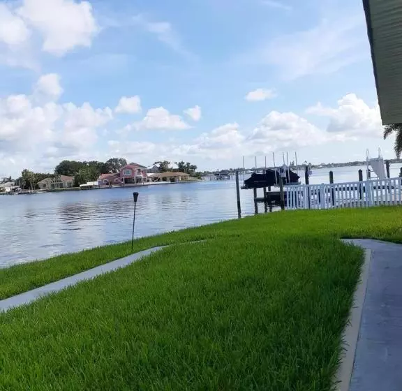 ペンション Beautiful St Pete Beach, Fl 2nd Floor 2br Unit
