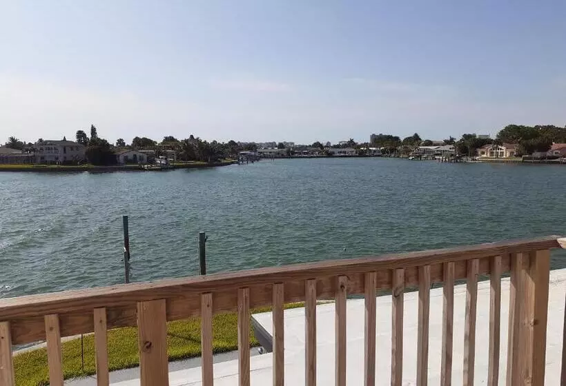 ペンション Beautiful St Pete Beach, Fl 2nd Floor 2br Unit