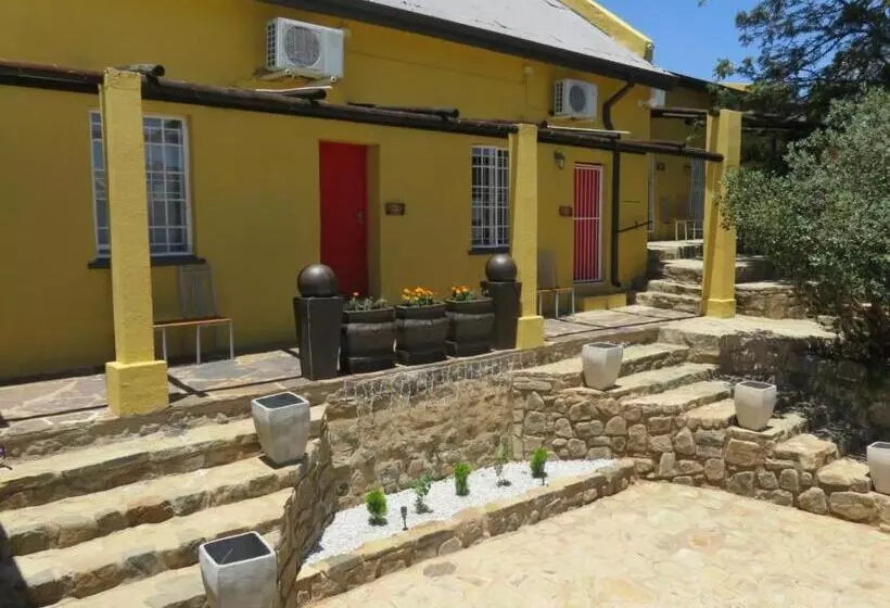 ペンション Cobblestone Court