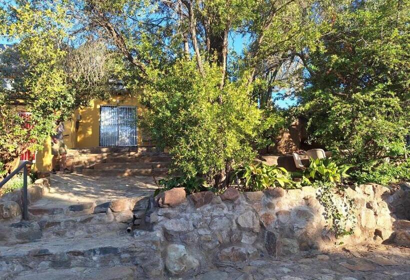 ペンション Cobblestone Court