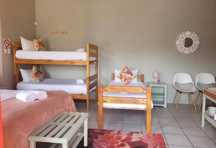 ペンション Cobblestone Court