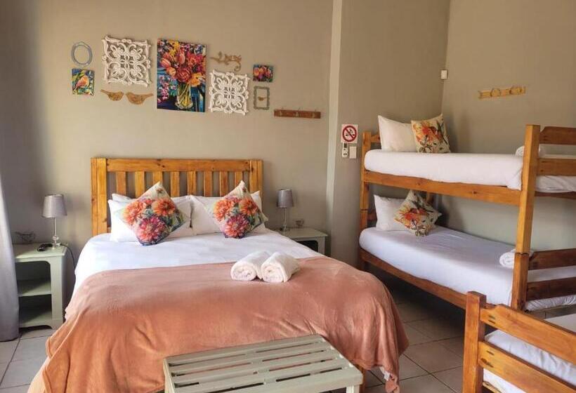 ペンション Cobblestone Court