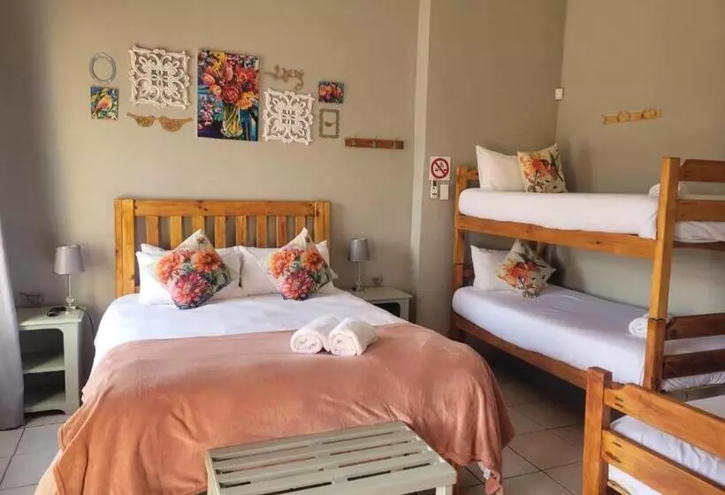 ペンション Cobblestone Court