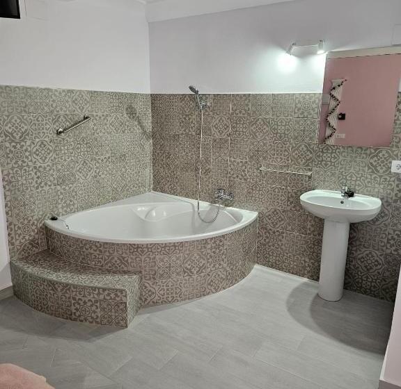 פנסיון Pompeya Merida Suite