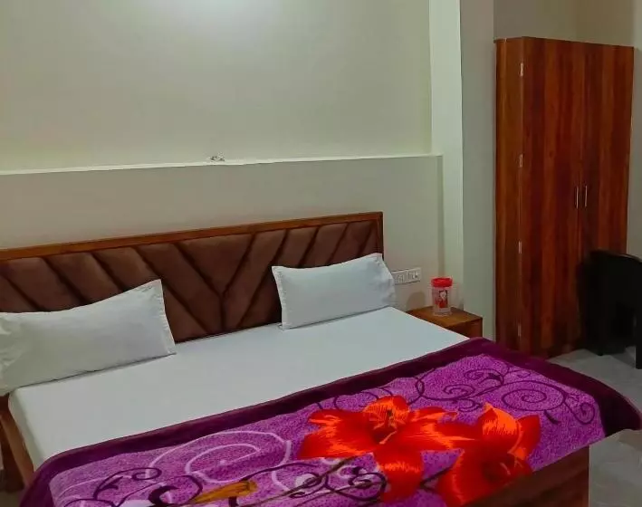 Majatalo Shri Girraj Residency