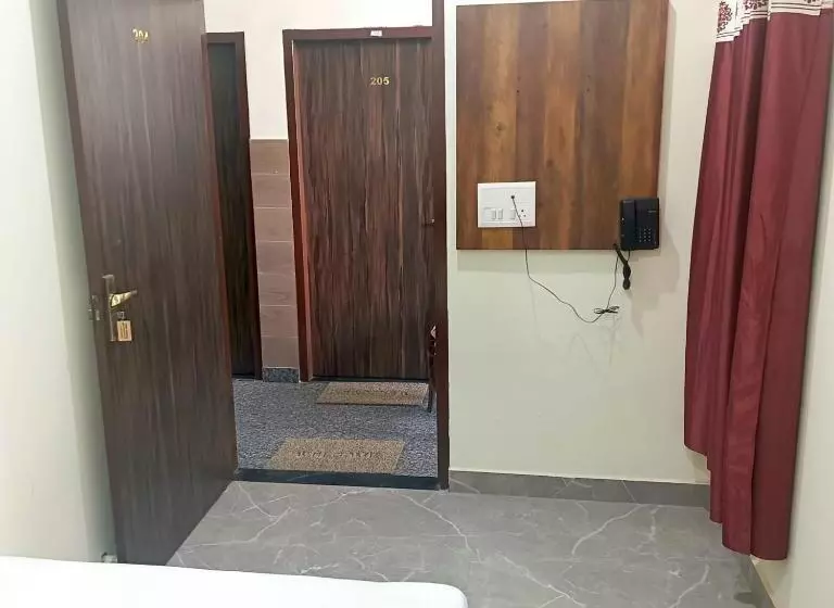 Majatalo Shri Girraj Residency