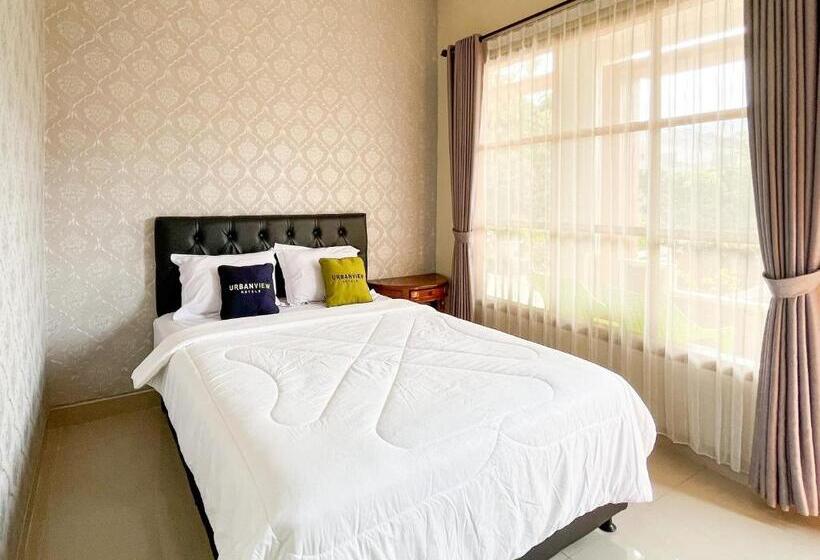 Urbanview Syariah Hotel Kanigara Batu