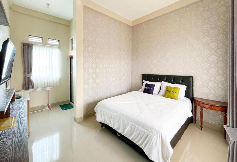 Urbanview Syariah Hotel Kanigara Batu