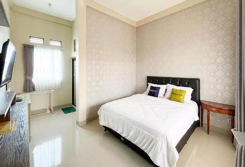 Urbanview Syariah Hotel Kanigara Batu