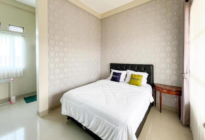 Urbanview Syariah Hotel Kanigara Batu