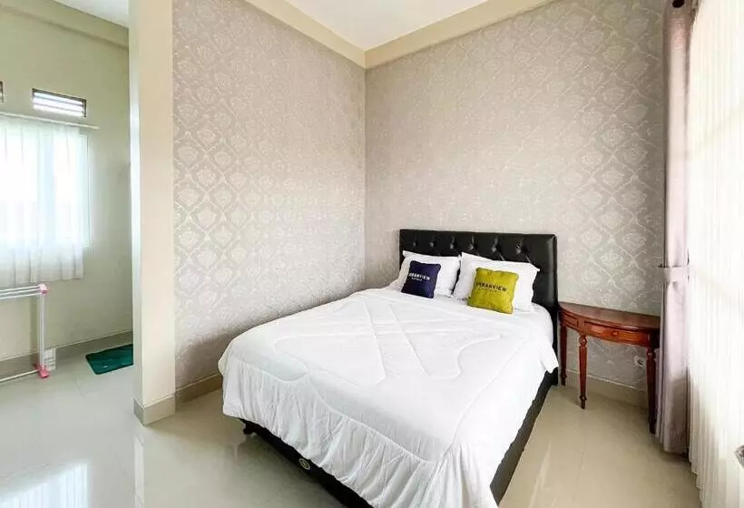 Urbanview Syariah Hotel Kanigara Batu