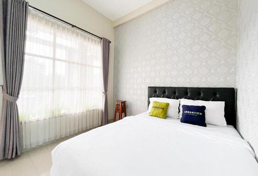 Urbanview Syariah Hotel Kanigara Batu