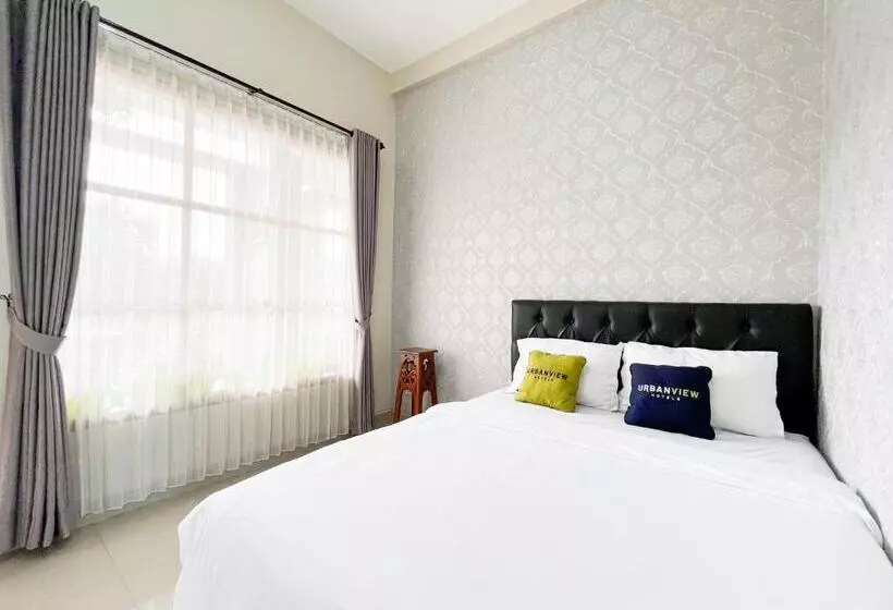 Urbanview Syariah Hotel Kanigara Batu