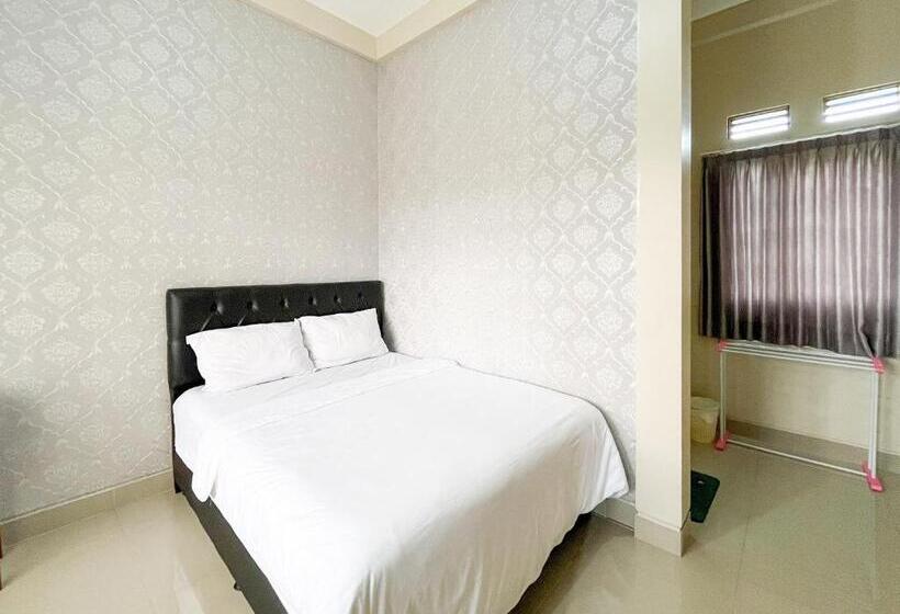 Urbanview Syariah Hotel Kanigara Batu