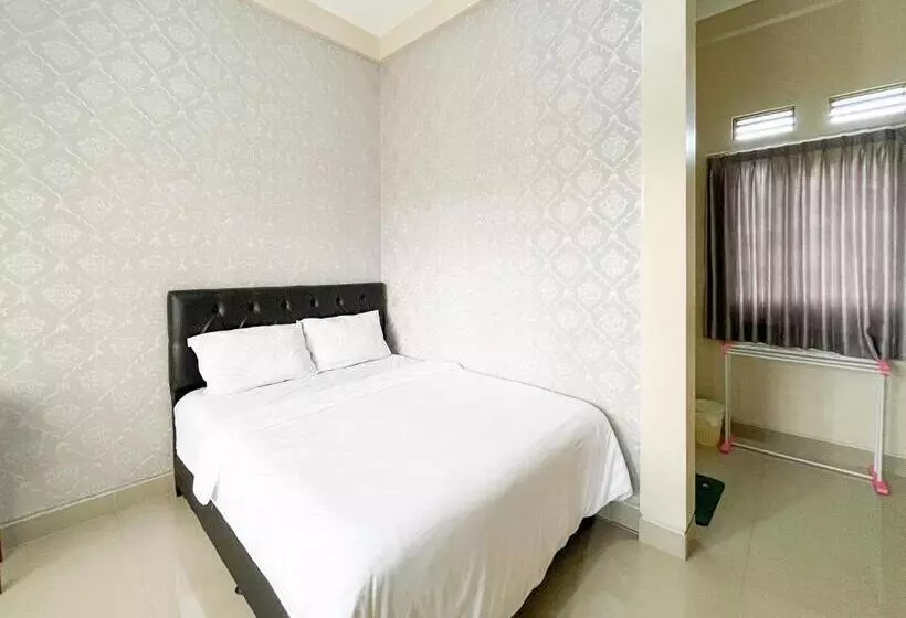 Urbanview Syariah Hotel Kanigara Batu