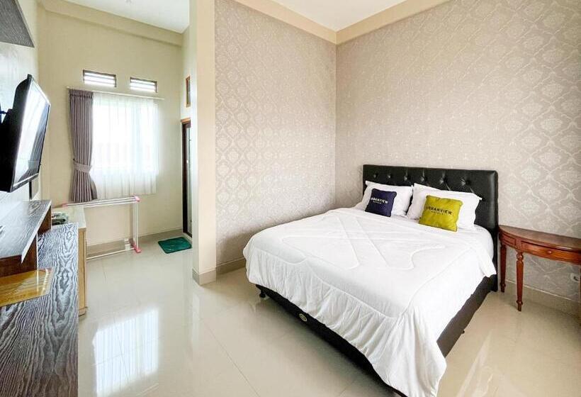 Urbanview Syariah Hotel Kanigara Batu