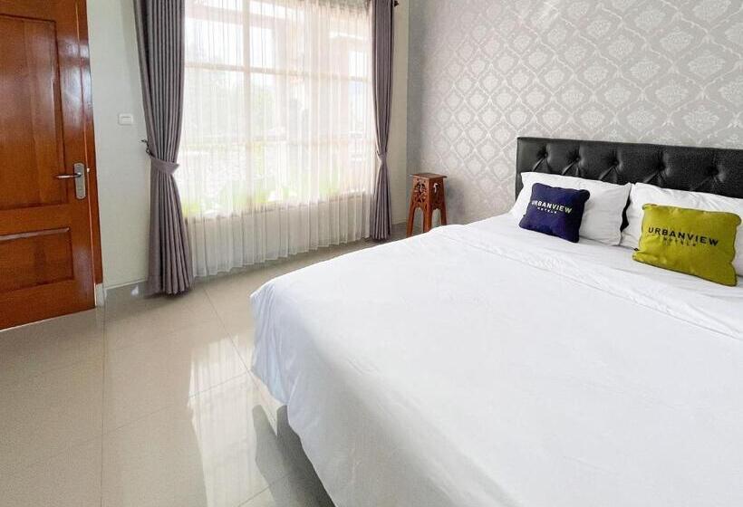 Urbanview Syariah Hotel Kanigara Batu