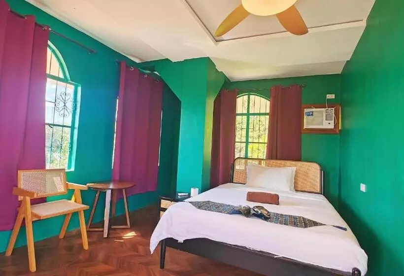 80 Bar Hostel