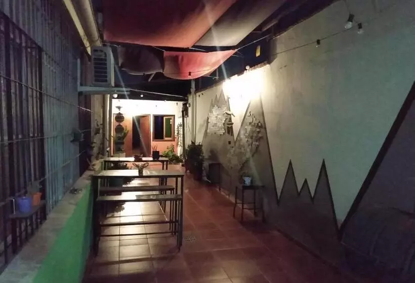 ユースホステル Rhombus Hospedaje Y Habitaciones