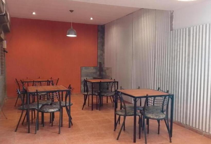 הוסטל Rhombus Hospedaje Y Habitaciones