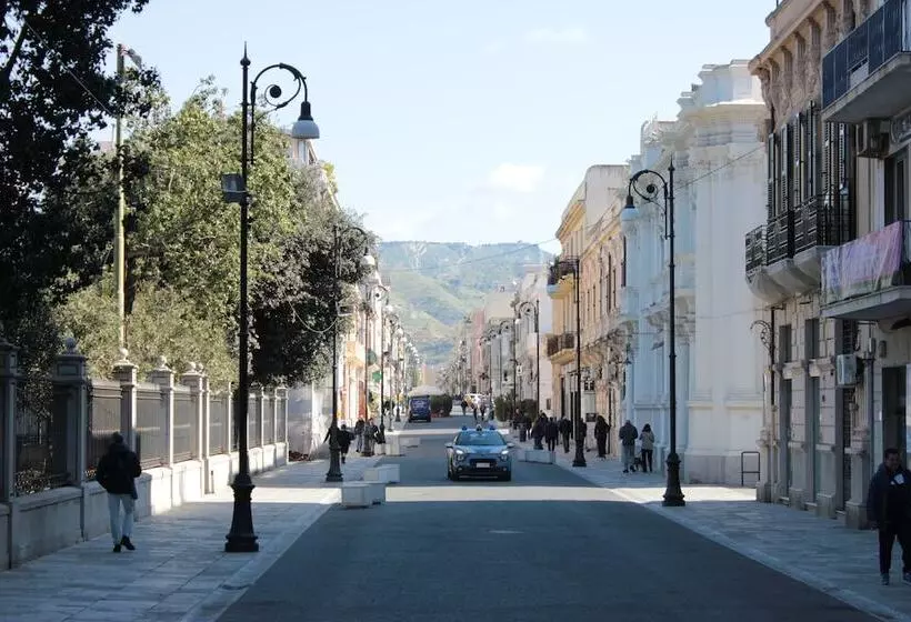 تختخواب و صبحانه Sunset Guest House