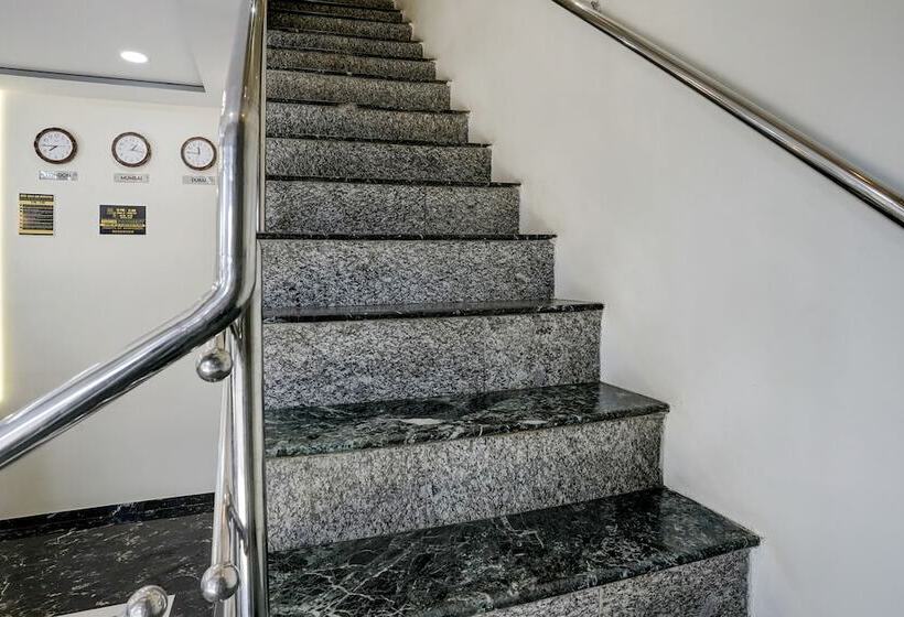 Отель Fabexpress Golden Sands Inn