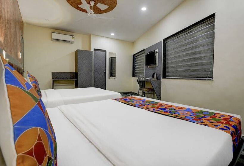 Отель Fabexpress Golden Sands Inn