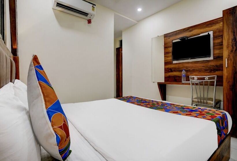 Отель Fabexpress Golden Sands Inn