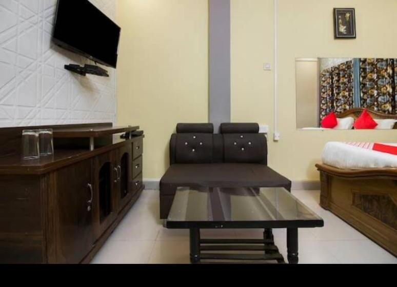 Hotel Jai Maa In Swaraj Lodge