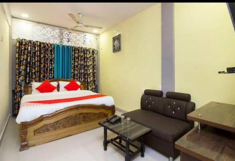 Hotel Jai Maa In Swaraj Lodge