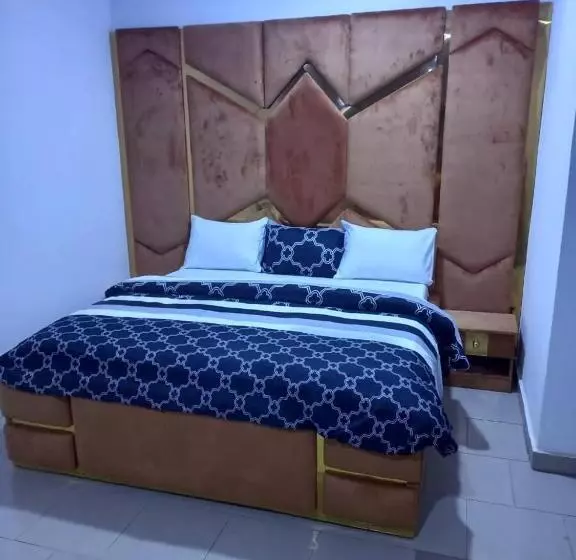 هتل Mega Pavilion Apartment Gwarinpa