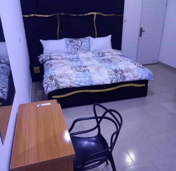 هتل Mega Pavilion Apartment Gwarinpa