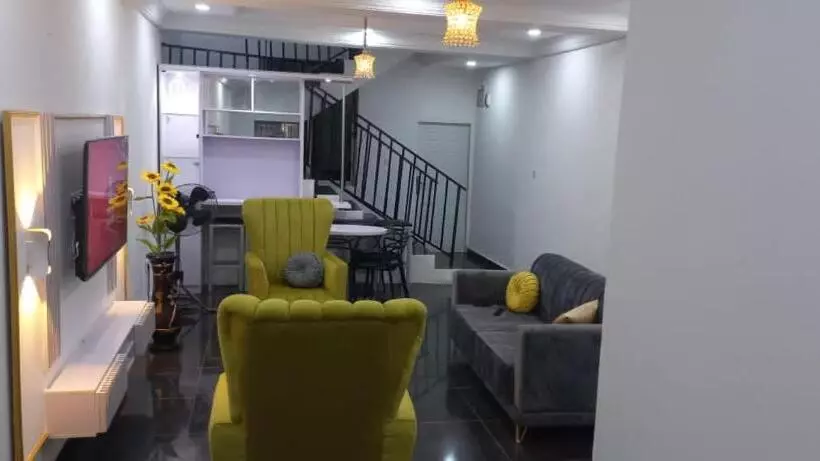 هتل Mega Pavilion Apartment Gwarinpa
