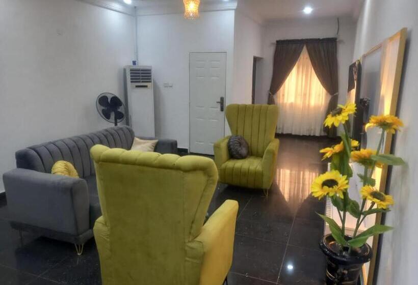 هتل Mega Pavilion Apartment Gwarinpa