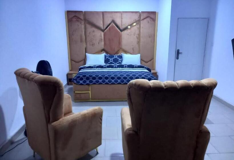 هتل Mega Pavilion Apartment Gwarinpa