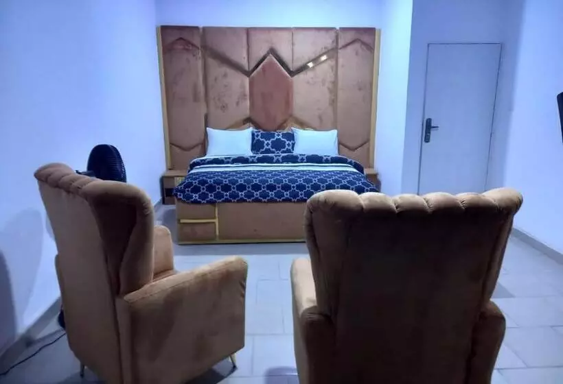 هتل Mega Pavilion Apartment Gwarinpa