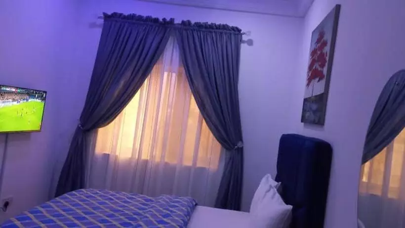 هتل Mega Pavilion Apartment Gwarinpa